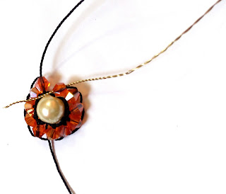 1770670925 785 Brick stitch autour dune perle