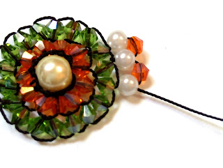 1770670936 192 Brick stitch autour dune perle