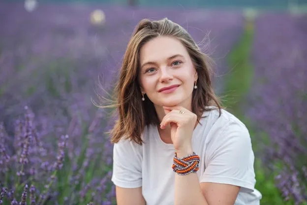 Photographier des produits en extérieur avec un modèle