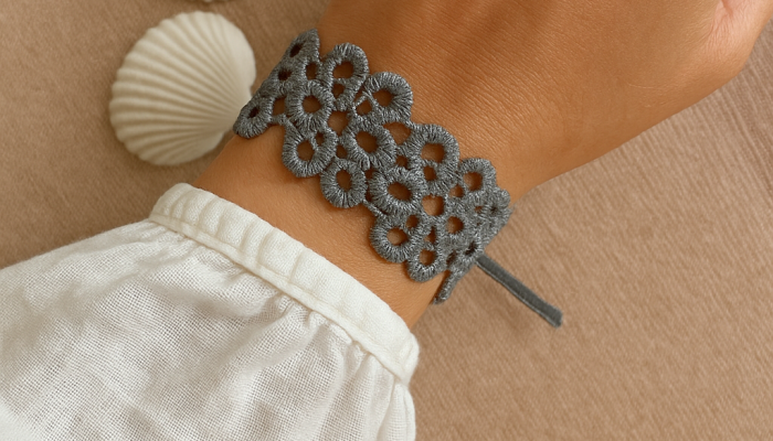 Bracelet femme dentelle grise coquillages Bracelet femme dentelle grise coquillages