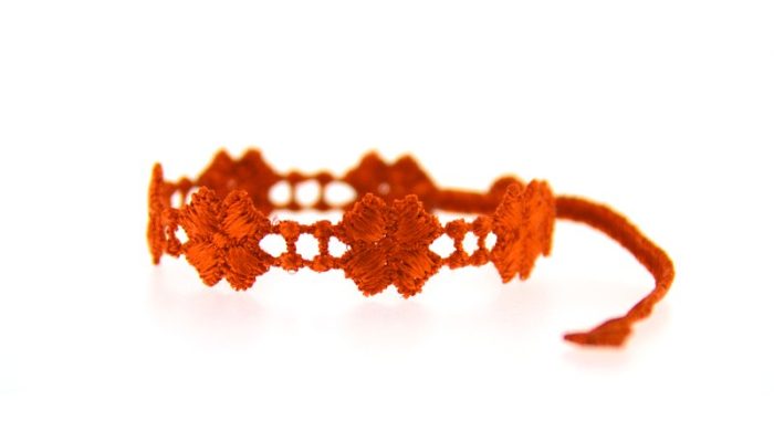 Bracelet fleurs macramé orange Bracelet fleurs macramé orange
