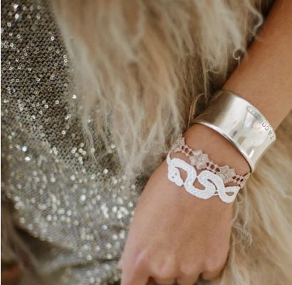 Bracelet manchette argent et dentelle