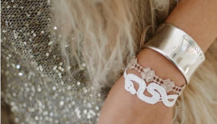 Bracelet manchette argent et dentelle Bracelet manchette argent et dentelle
