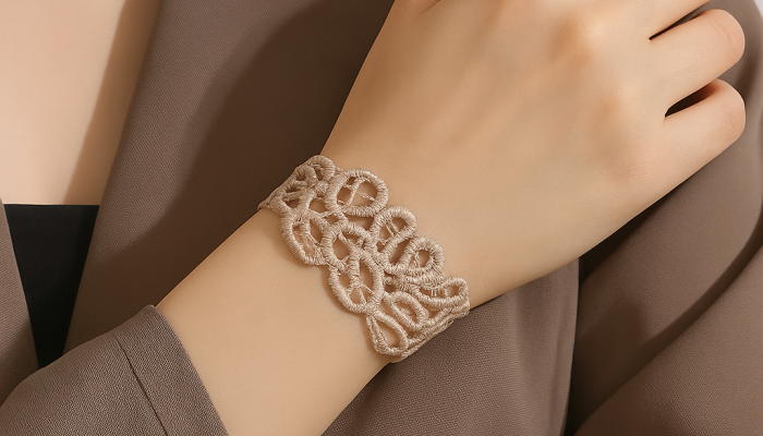 Bracelet manchette dentelle beige Bracelet manchette dentelle beige