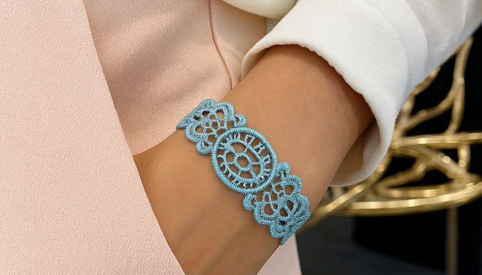 Bracelet manchette mistinguette bleu Bracelet manchette mistinguette bleu